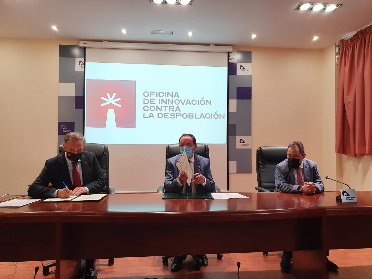 Firma convenio UVA