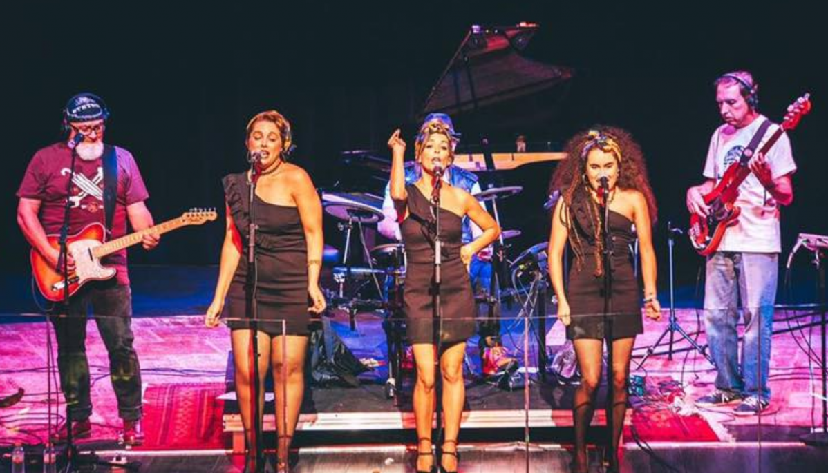 Ellas y los de siempre