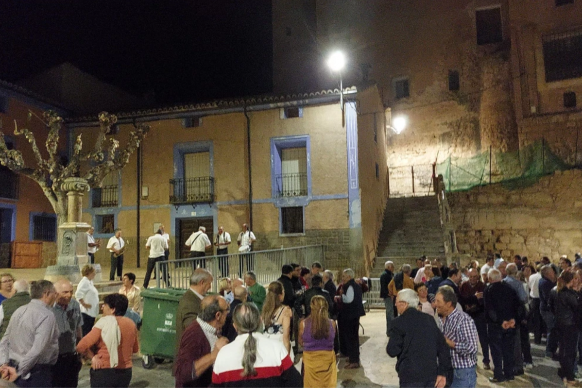 MELOCOTu00d3N CON VINO CETINA