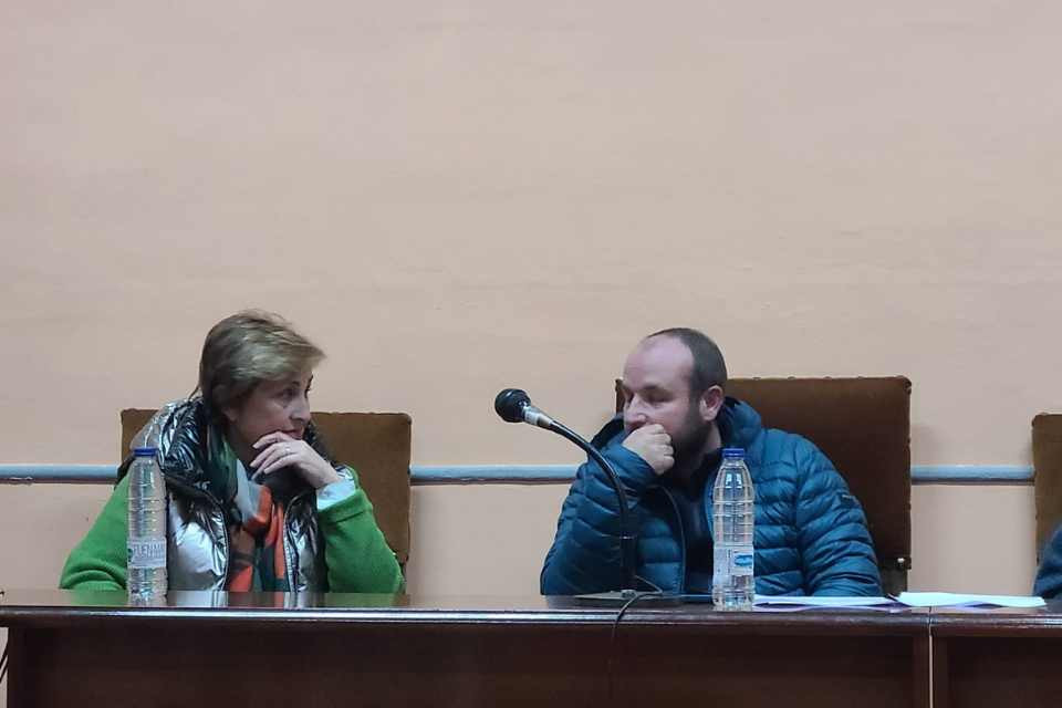 Pilar marco y fernando cortés en el pleno de alhama de aragón