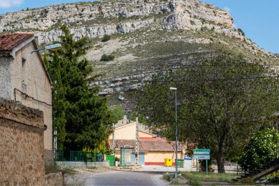 Entrada a Llumes, pedanu00eda de Monterde, en el Alto Jalu00f3n zaragozano