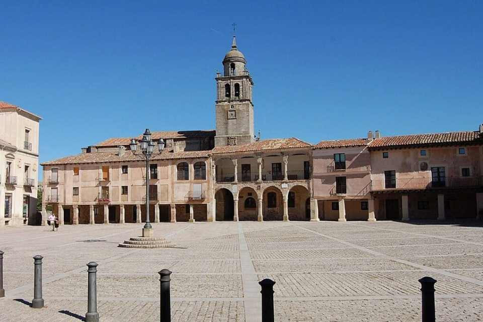 Colegiata de medinaceli desde la plaza mayor