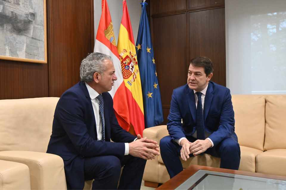 Nicanor SEn y el presidente de la junta