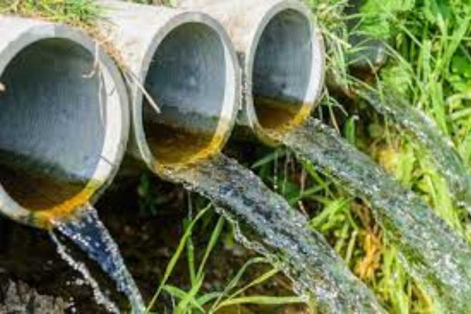 Agua contaminada