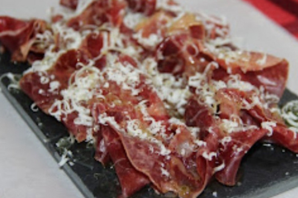 Cecina con almendras