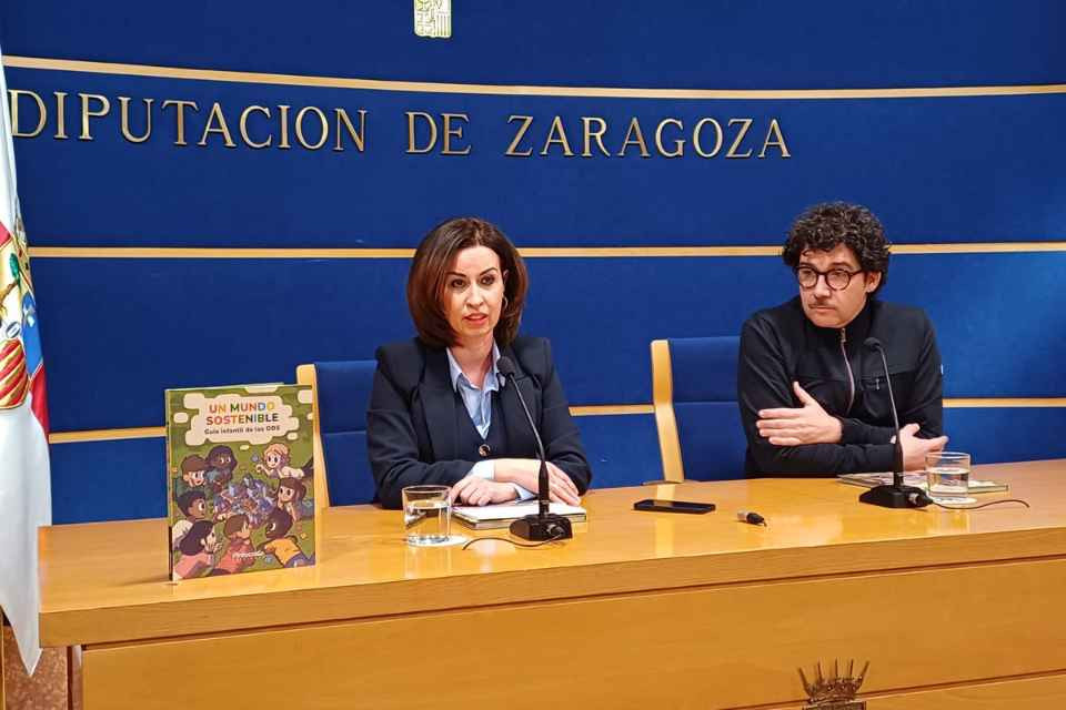 Teresa Ladrero y Ernesto Navarro en la presentaciu00f3n del libro Un Mundo Sostenible