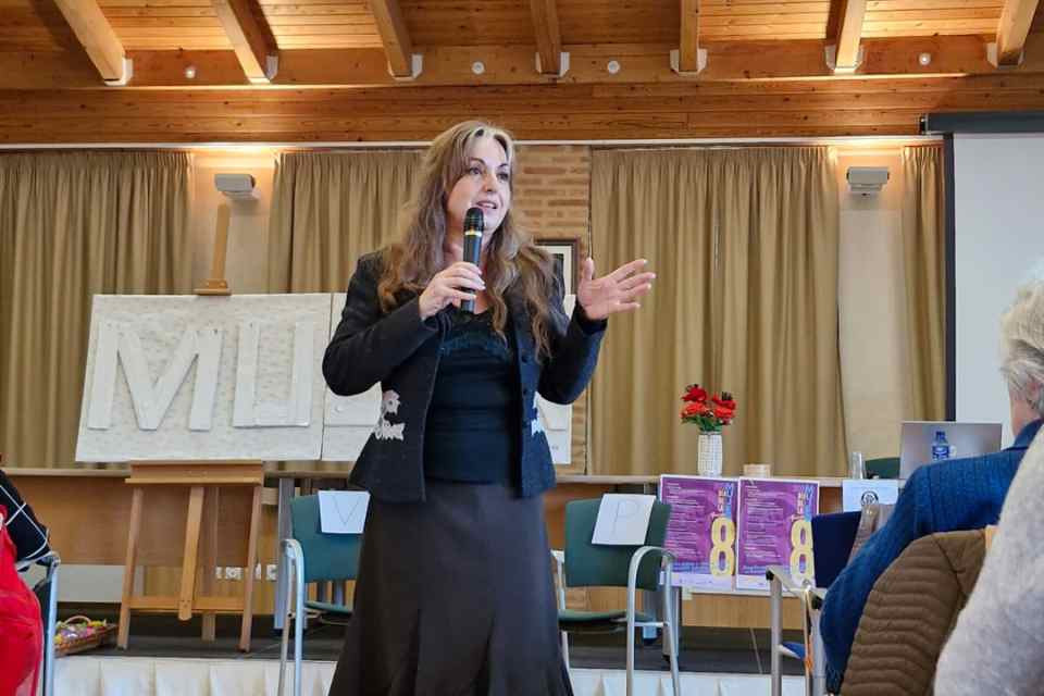 Montse martu00ednez