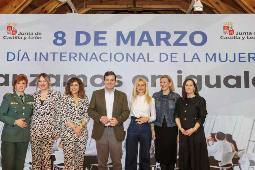 MUJER MAÑUECO