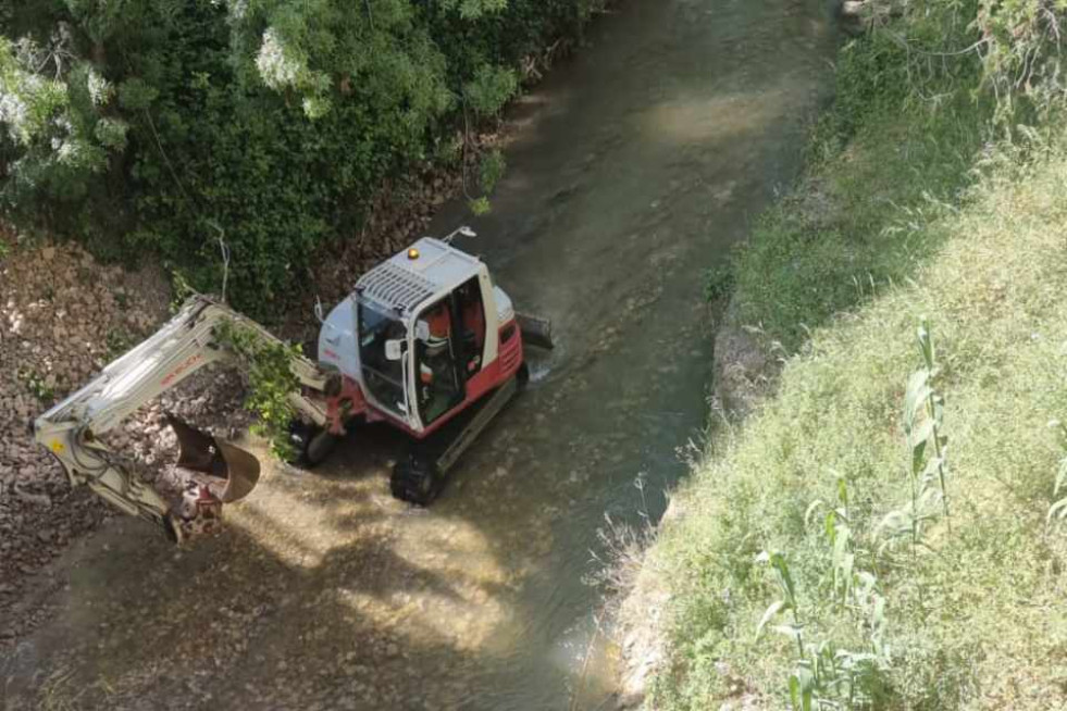 EXCAVADORA HUERVA