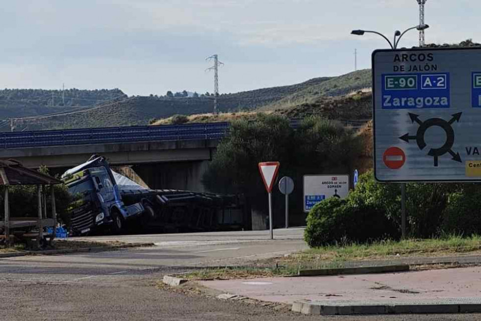 CAMIÓN VOLCADO ARCOS
