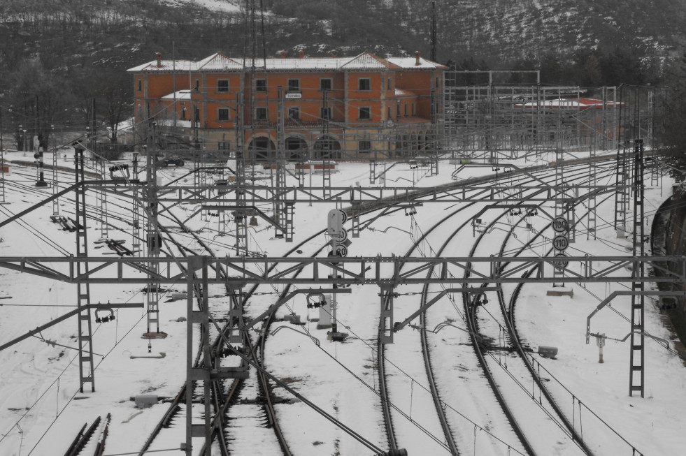 976 840 472 646 082 230 (84)