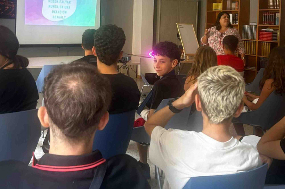 976 840 472 646 082 230 (15)